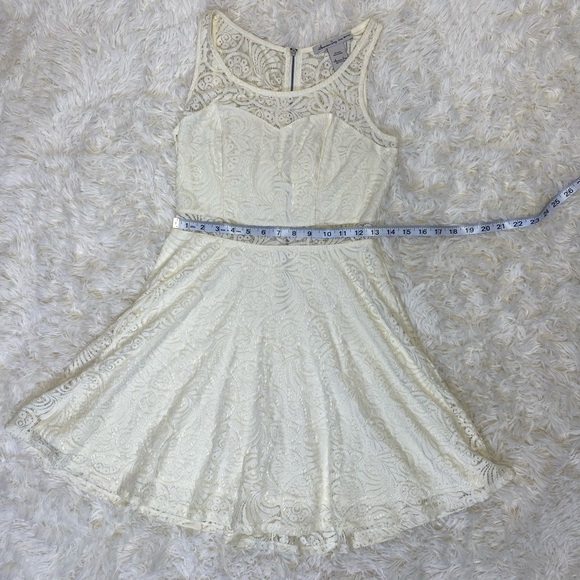 American Rag Charlotte Floral Lace Dress. Size Medium. Creamy Ivory color - Picture 13 of 14